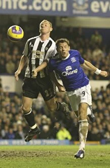 Everton v Newcastle United Collection: Everton v Newcastle United - James Beattie and Nicky Butt