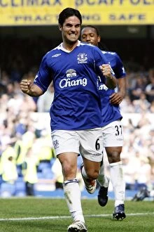 Everton v Portsmouth Gallery: Everton v Portsmouth - Mikel Arteta celebrates scoring