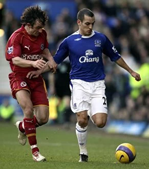 Images Dated 14th January 2007: Everton v Reading Leon Osman and Readings Stephen Hunt
