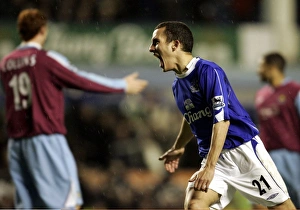 Everton v West Ham United Gallery: Everton v West Ham - Evertons Leon Osman celebrates after scoring the first goal
