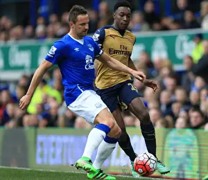 Everton vs Arsenal: Jagielka vs Welbeck - A Battle for the Ball in the Barclays Premier League at Goodison Park
