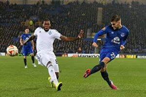 Images Dated 12th March 2015: Everton vs Dynamo Kiev: Garbutt vs Mbokani Clash in Europa League Round of 16 First Leg at