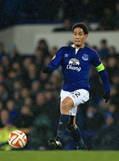 Framed Print : Everton vs FK Krasnodar: Europa League Showdown at Goodison Park - Steven Pienaar in Action Framed Print : Everton vs FK Krasnodar: Europa League Showdown at Goodison Park - Steven Pienaar in Action