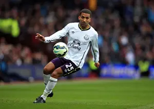 Everton's Aaron Lennon in Action: Premier League Showdown at Villa Park - Everton vs. Aston Villa