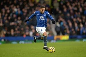 Images Dated 22nd February 2015: Everton's Aaron Lennon Faces Off Against Leicester City in Barclays Premier League Clash