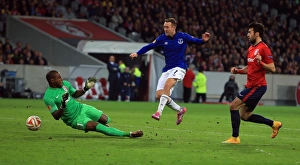 Framed Print : Everton's Aidan McGeady: UEFA Europa League Showdown Against Lille OSC - Seizing the Golden Opportunity