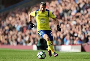 Images Dated 22nd October 2016: Everton's Bryan Oviedo in Action against Burnley, Premier League - Turf Moor