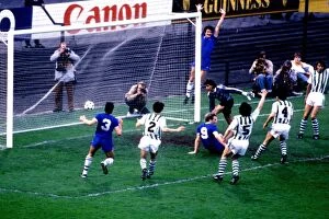 Images Dated 15th May 1985: Everton's Historic European Glory: 1985 European Cup Winners Cup Final - Everton vs