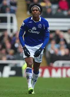 Full Length Prints: Everton's Jo in Action Against Newcastle United - Thrilling Football Moment from the 08/09 Season