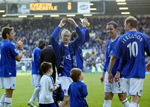 Images Dated 27th May 2005: Evertons lap of honour