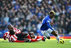 Framed Print : Everton's Louis Saha Foul by Sunderland's Titus Bramble and John Mensah (Barclays Premier League, 26 February 2011, Goodison Park) Framed Print : Everton's Louis Saha Foul by Sunderland's Titus Bramble and John Mensah (Barclays Premier League, 26 February 2011, Goodison Park)