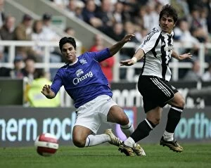 Newcastle v Everton Collection: Evertons Mikel Arteta and Newcastles Belozoglu Emre in action