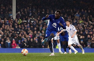 Framed Print : Everton's Romelu Lukaku Scores Second Goal in Europa League Clash vs Dynamo Kiev Framed Print : Everton's Romelu Lukaku Scores Second Goal in Europa League Clash vs Dynamo Kiev