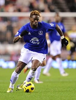 Images Dated 9th December 2010: Everton's Star Striker: Louis Saha in Action
