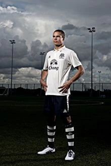Images Dated 30th September 2010: Everton's Tenacious Midfielder: Jack Rodwell