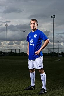 Images Dated 30th September 2010: Everton's Tenacious Midfielder: Leon Osman