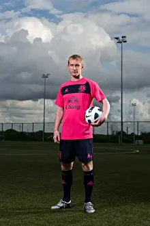 Everton's Unwavering Defender: A Tribute to Tony Hibbert