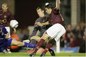 Everton's Vigilant Guardian: Nigel Martyn Ready to Pounce on the Ball