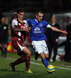 Images Dated 7th January 2013: FA Cup Third Round Showdown: Leon Osman vs Marlon Pack Battle at Whaddon Road