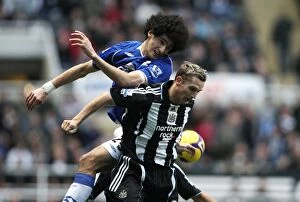 Images Dated 22nd February 2009: Fellaini vs. Lovenkrands: Intense Rivalry in Premier League Football - Newcastle United vs. Everton