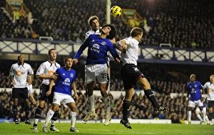 Images Dated 10th November 2010: Fellaini's Determined Battle: Everton vs. Bolton Wanderers (10 November 2010)
