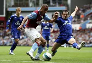 Football - Aston Villa v Everton Barclays Premier League - Villa Park - 23 / 9 / 07 Aston Villas Gabriel Agbonlahor (C) in action with Evertons Leighton Baines (R) Mandatory Credit: Action Images / Lee