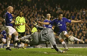 Football - Everton v Chelsea - Carling Cup Semi Final Second Leg - Goodison Park - 07 / 08 - 23 / 1 / 08 Chelseas Petr Cech (C) in action with Evertons Tim Cahill (R) Mandatory Credit: Action Images /