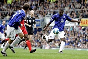 Football - Everton v Middlesbrough Barclays Premier League - Goodison Park - 30 / 9 / 07 Evertons Yakubu has a shot