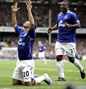 Football - Everton v Middlesbrough Barclays Premier League - Goodison Park - 30 / 9 / 07 Evertons Steven Pienaar (L) celebrates scoring their second goal Mandatory Credit: Action Images / Keith