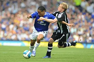 Football - Everton v Newcastle United Barclays Premier League - Goodison Park - 11 / 5 / 08 Evertons Steven Pienaar (L) in action with Newcastle Uniteds Damien Duff Mandatory Credit: Action Images / Keith Williams Livepic NO ONLINE / INTERNET USE