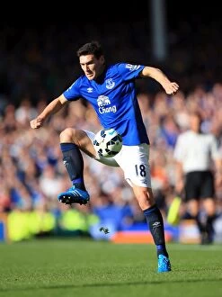 Images Dated 23rd August 2014: Gareth Barry in Action: Everton vs Arsenal, Barclays Premier League (2014)