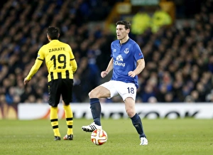 Framed Print : Gareth Barry Leads Everton in EU Europa League Clash against BSC Young Boys at Goodison Park Framed Print : Gareth Barry Leads Everton in EU Europa League Clash against BSC Young Boys at Goodison Park