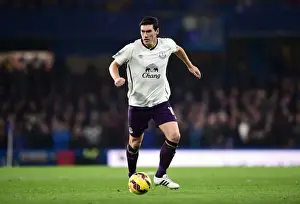 Framed Print : Gareth Barry vs. Chelsea: A Fierce Face-Off at Stamford Bridge - Everton in Barclays Premier League Framed Print : Gareth Barry vs. Chelsea: A Fierce Face-Off at Stamford Bridge - Everton in Barclays Premier League