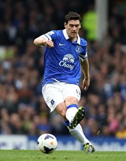 Images Dated 20th April 2014: Gareth Barry's Leadership: Everton's Triumphant 2-0 Victory Over Manchester United (April 21, 2014)