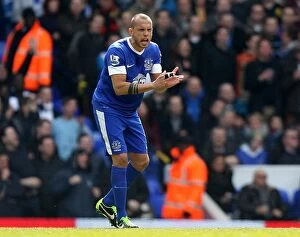 Images Dated 7th April 2013: Heitinga's Rallying Cry: Everton Overcomes Early Deficit vs. Tottenham Hotspur (BPL, 07-04-2013)