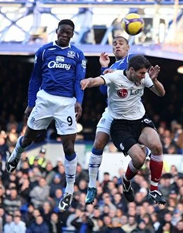 Images Dated 1st November 2008: Intense Battle: Hughes, Vaughan, Saha at Goodison Park - Everton vs Fulham, Premier League 2008