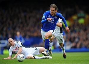 Intense Battle: Jelavic vs. Senderos - Everton vs. Fulham (28 April 2012)