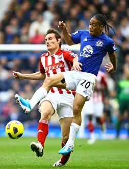 Images Dated 30th October 2010: Intense Battle for Possession: Pienaar vs Whitehead at Goodison Park