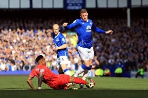 Images Dated 4th October 2015: Intense Rivalry: Ross Barkley vs. Nathaniel Clyne - Battle for the Ball at Goodison Park