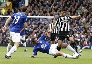 Images Dated 18th September 2010: Jagielka vs Ben Arfa: A Battle for the Ball - Everton vs Newcastle United