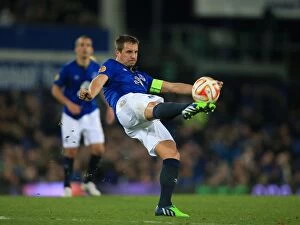 Images Dated 6th November 2014: Jagielka's Europa League Battle: Everton vs Lille at Goodison Park