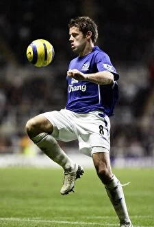 Images Dated 25th February 2006: James Beattie: Seizing the Ball in Action