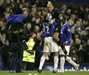 Images Dated 3rd December 2006: James Vaughan celebrates with Tim Howard
