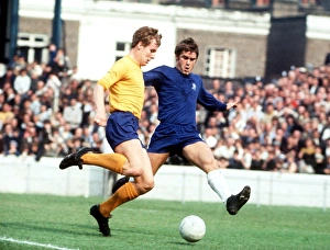 Images Dated 21st February 2006: Joe Royle in action against Chelsea