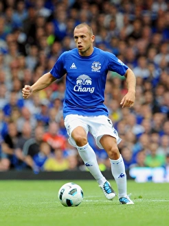 John Heitinga's Thrilling Performance: Everton vs. Wolverhampton Wanderers, Barclays Premier League (August 2010)