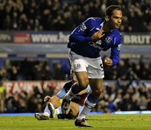 Images Dated 7th December 2008: Joleon Lescott Scores Everton's Second Goal vs. Aston Villa (08/09 Premier League)