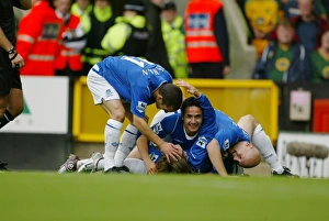 Kevin Kilbane Gallery: Kevin Kilbane is mobbed
