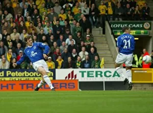 Norwich 2 Everton 3 Collection: Kevin Kilbane puts Everton ahead