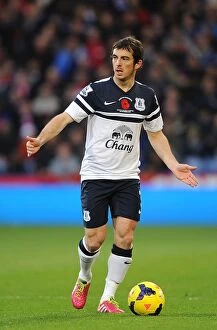 Images Dated 9th November 2013: Leighton Baines Leads Everton to Scoreless Draw at Crystal Palace (BPL)
