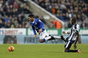 Images Dated 26th December 2015: Lennon vs. Mbemba: Intense Reaction during Newcastle United vs. Everton Premier League Clash